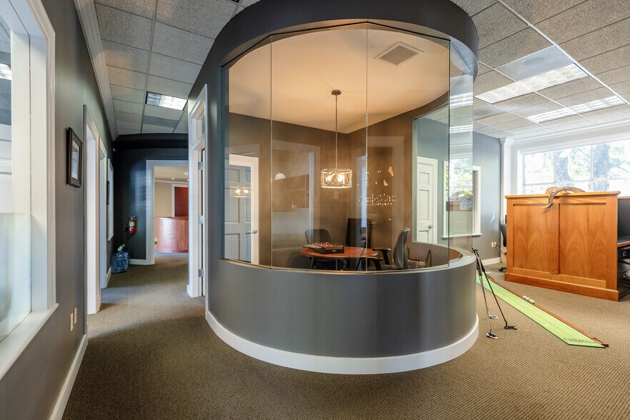 More Photos Of 600 A Ave, Lake Oswego Office For Lease