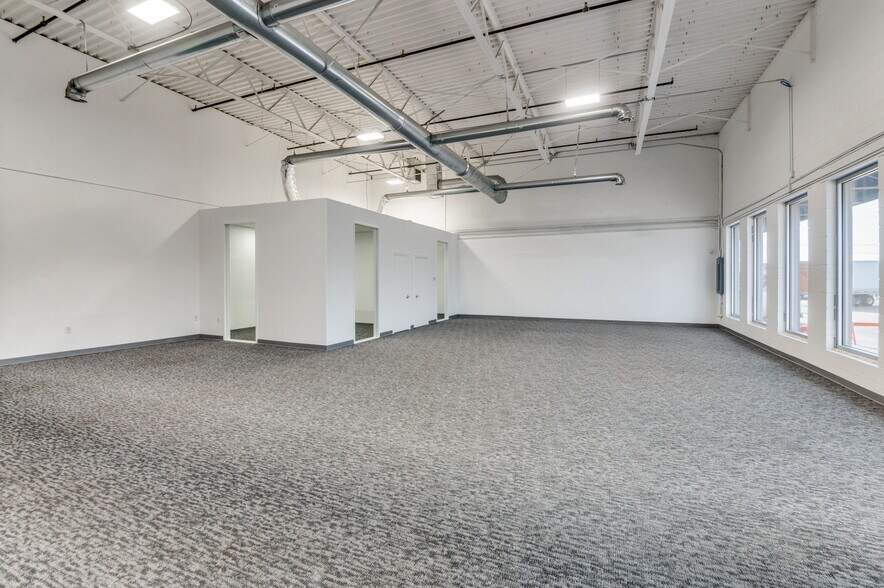 More Photos Of 616-626 W Mockingbird Ln, Dallas Light Distribution For Lease