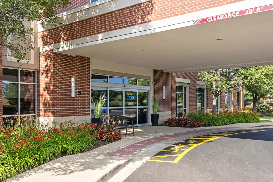 More Photos Of 2000 McDonald Rd, South Elgin Medical For Lease