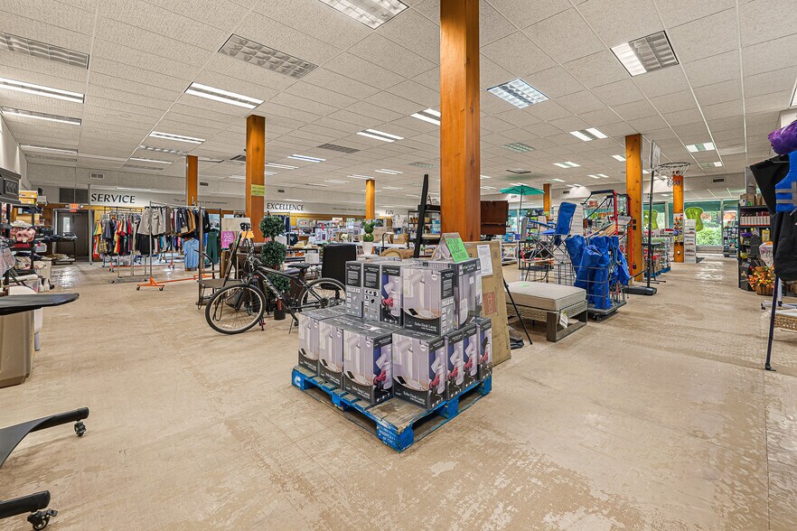 More Photos Of 254 Winnebago Dr, Fond Du Lac Office For Sale