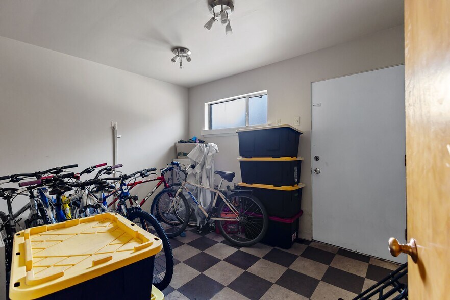 More Photos Of 216 N 40th Ave, Yakima Freestanding For Lease