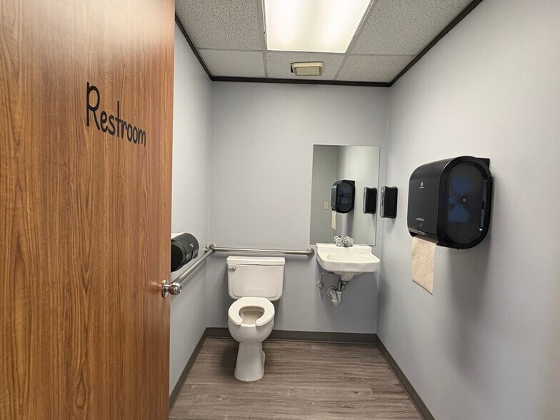 More Photos Of 1602 N Mechanic St, El Campo Land For Lease