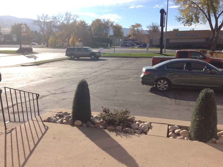 More Photos Of 200 W Parrish Ln, Centerville Office For Lease