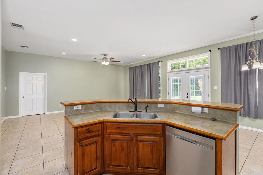 More Photos Of 4599 US Highway 84 W, Timpson Specialty For Sale