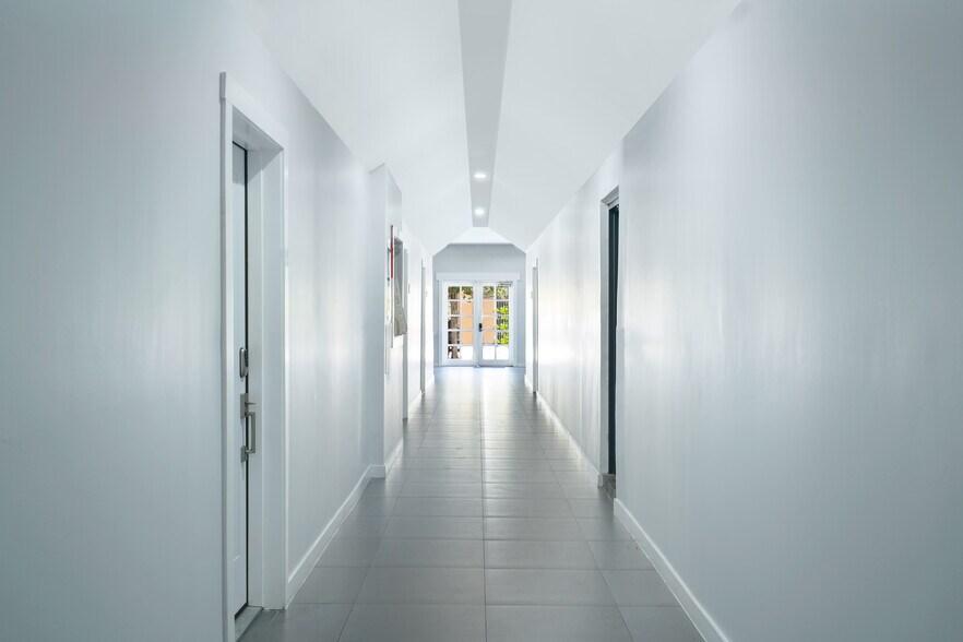 More Photos Of 924 Marseille Dr, Miami Beach Apartments For Sale