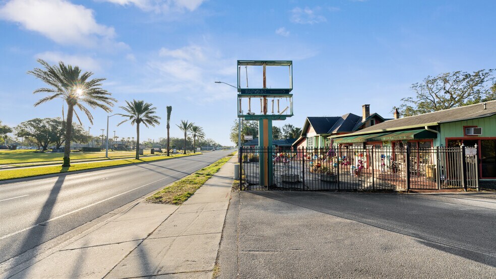 More Photos Of 1078 Ridgewood Ave, Holly Hill Freestanding For Sale