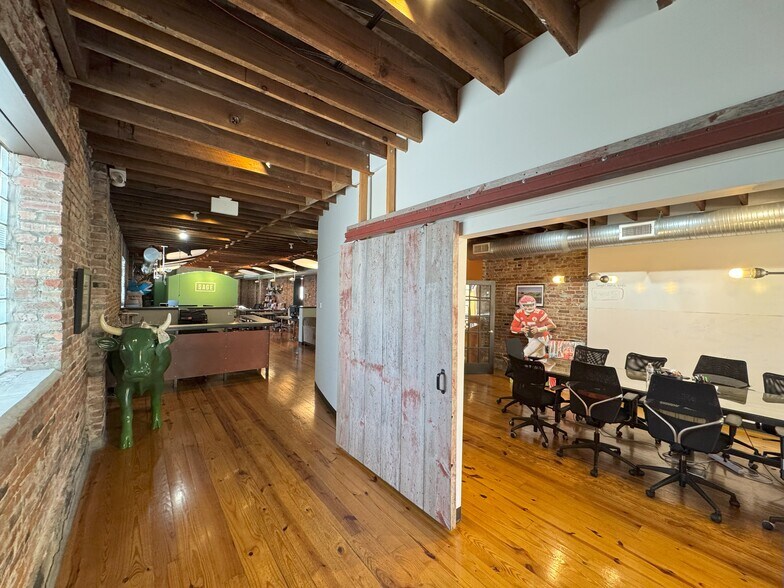 More Photos Of 1525-1527 Locust St, Kansas City General Retail For Lease