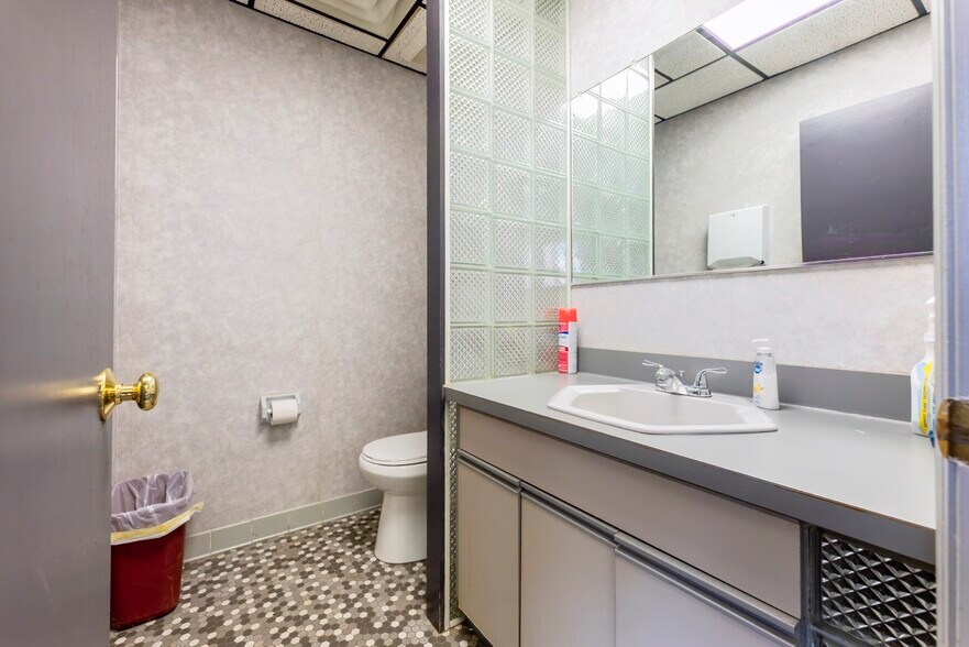 More Photos Of 447 Broadway, Ulster Park Office For Sale