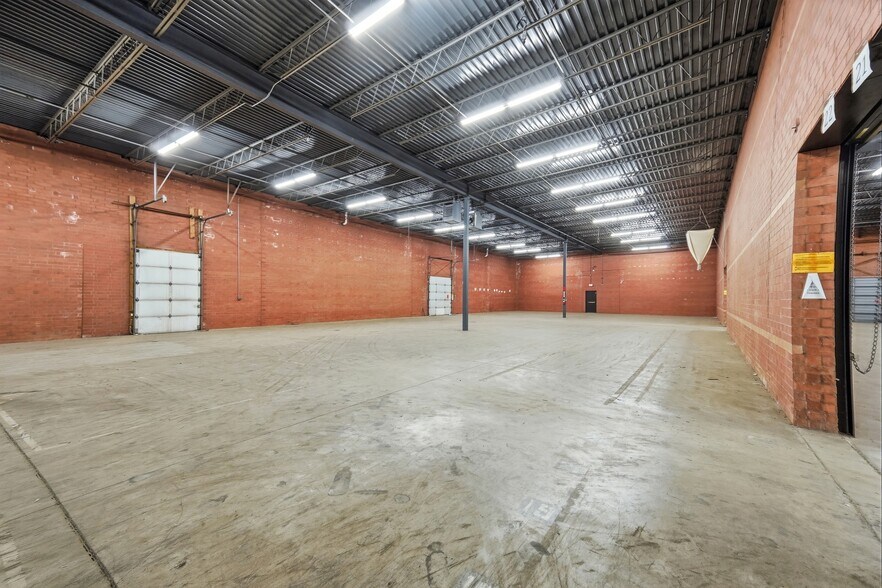 More Photos Of 10605 Southern Loop Blvd, Pineville Warehouse For Lease