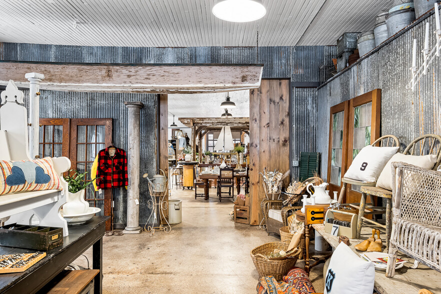 More Photos Of 219 Jefferson St, Waupaca Storefront Retail Office For Sale