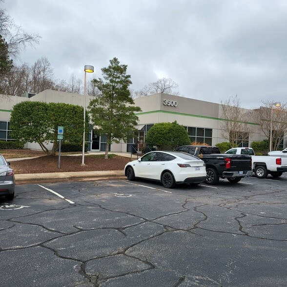 More Photos Of 3500 Gateway Centre Blvd, Morrisville Light Distribution For Lease