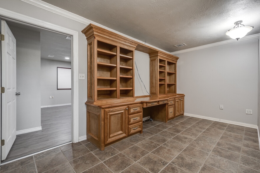 More Photos Of 21224 FM 2100 Rd, Crosby Warehouse For Sale