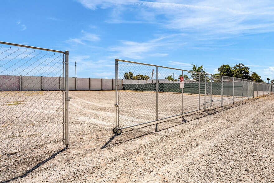 More Photos Of 6181 Brentwood Blvd, Brentwood Land For Lease