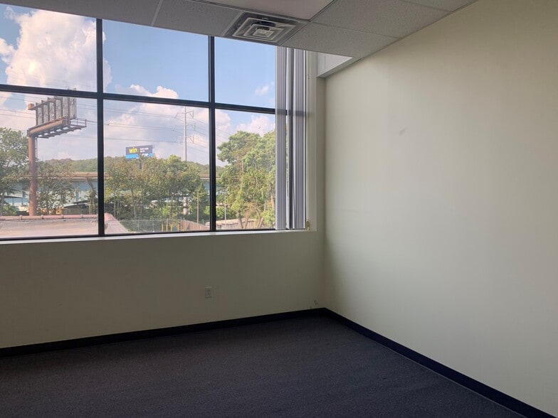 More Photos Of 25 Fox St, New Haven Warehouse For Lease