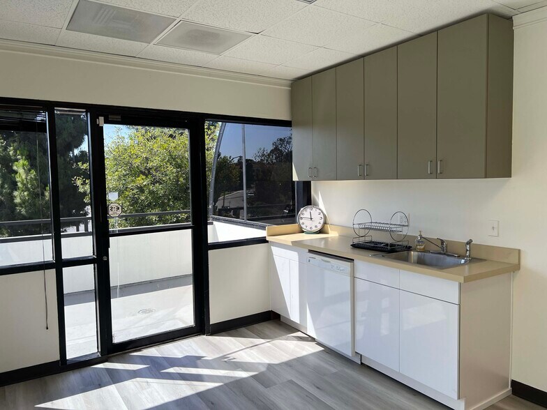 More Photos Of 6089 Bristol Pky, Culver City Loft Creative Space For Lease