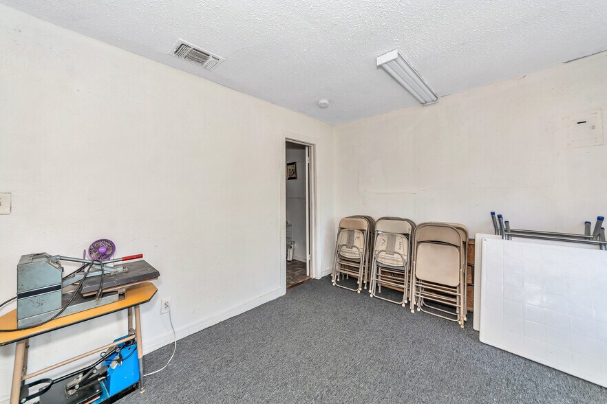 3925 Mansfield Hwy, Forest Hill, TX 76119 Freestanding For Sale