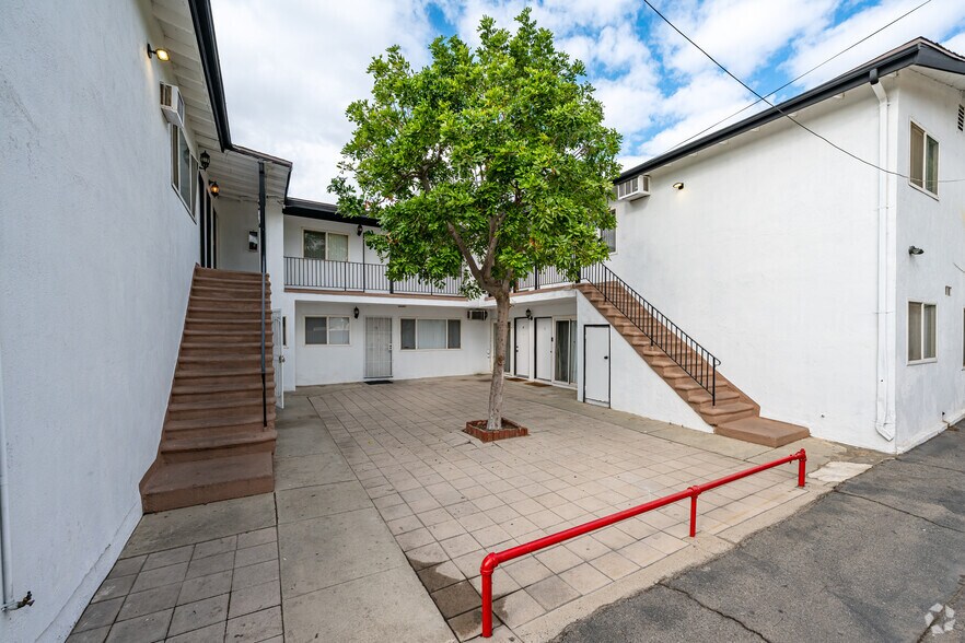 More Photos Of 1425 W Stoneridge Ct, Ontario Apartments For Sale