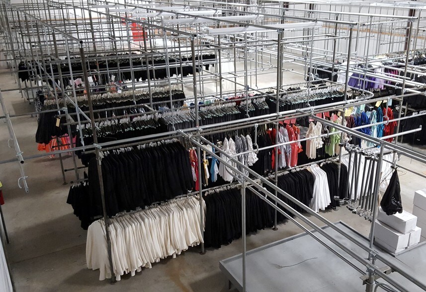 More Photos Of 8447-8475 Murphy Dr, Middleton Light Distribution For Lease