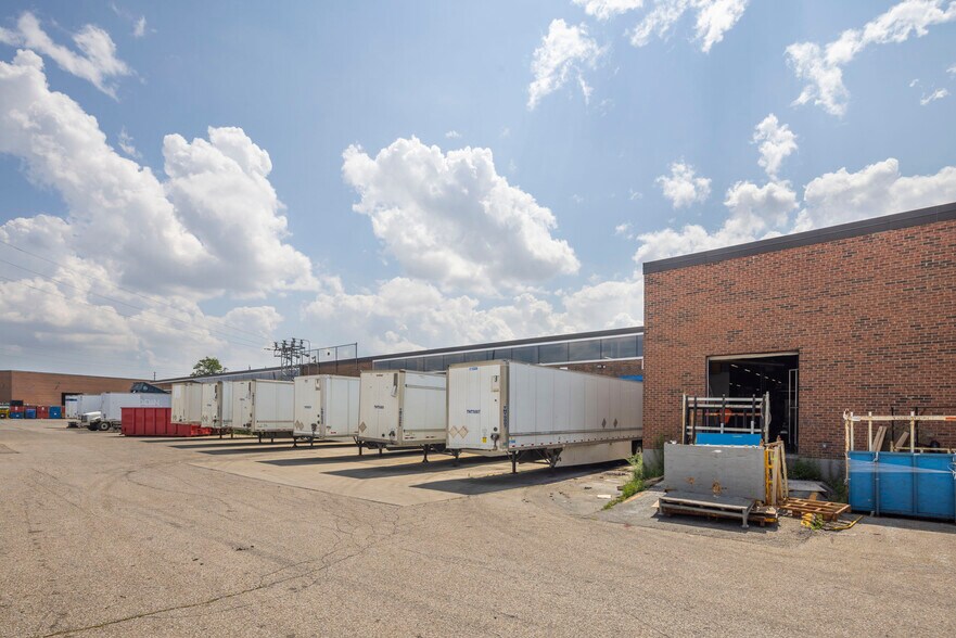 More Photos Of 6811 Goreway Dr, Mississauga Warehouse For Sale