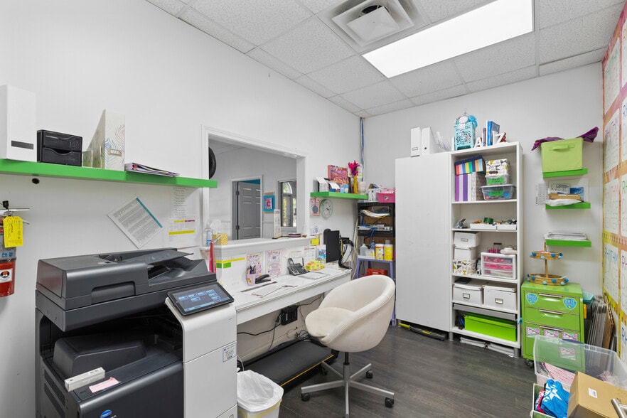More Photos Of 3980 Shallowford Rd, Marietta Office For Sale