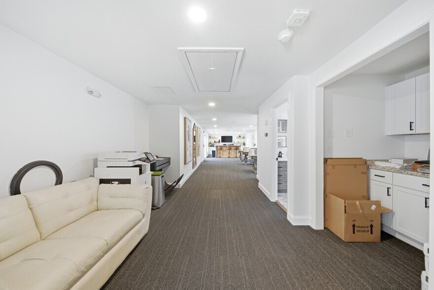 More Photos Of 367 Main St, Oxford Office For Sale