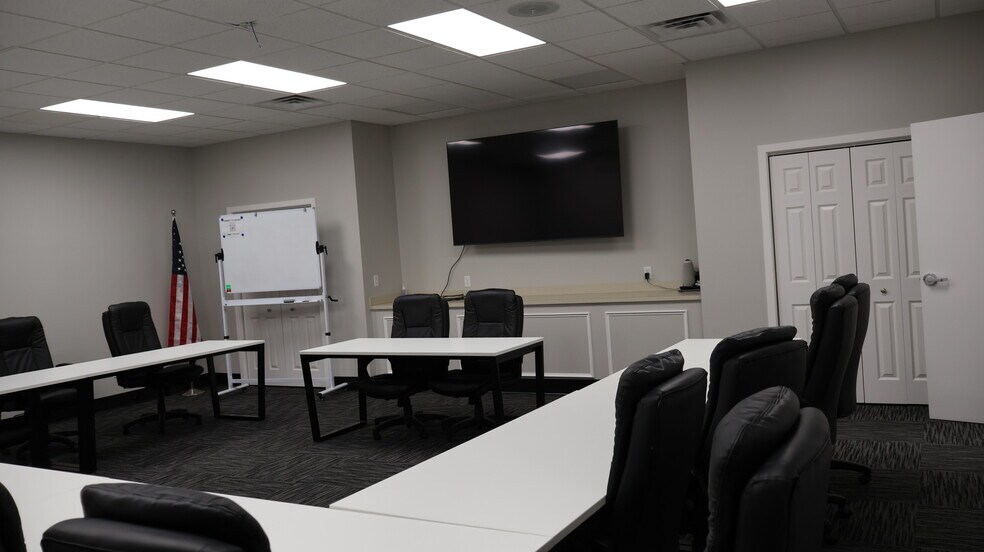 More Photos Of 6330-6332 Flank Dr, Harrisburg Flex For Lease