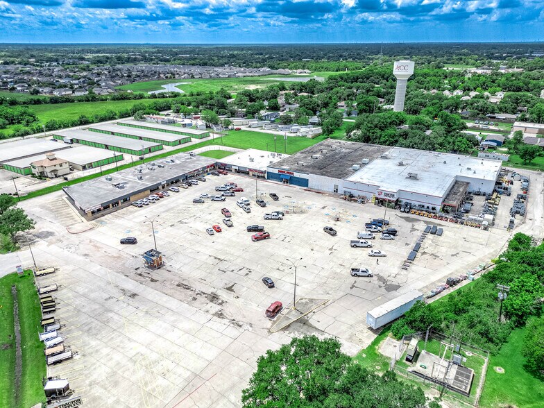 More Photos Of 1200-1232 FM 1462 Rd, Alvin Storefront For Lease