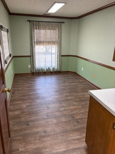 More Photos Of 1512 Commercial Ct, Jonesboro Warehouse For Sale