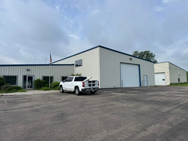More Photos Of 855 Industrial Dr, Mondovi Distribution For Lease