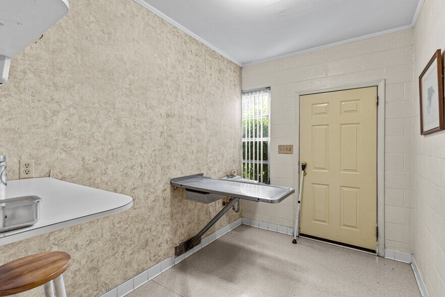 More Photos Of 3522 James B White Hwy, Whiteville Veterinarian Kennel For Sale