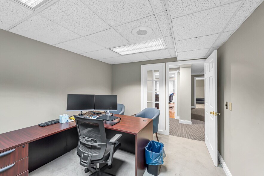 More Photos Of 101-107 South St, Pittsfield Office For Sale