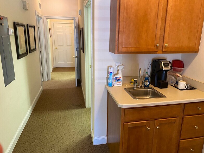 More Photos Of 6817 Southpoint Pky, Jacksonville Unknown For Lease