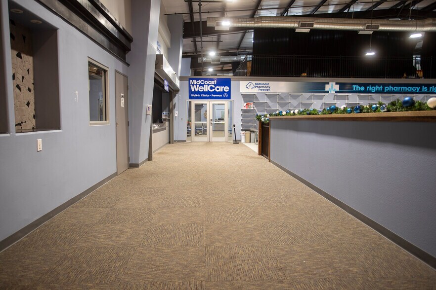 More Photos Of 25000 US 59 Rd, El Campo Flex For Sale