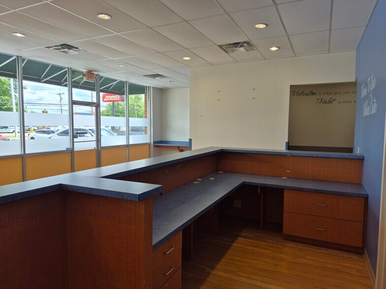 More Photos Of 942 Cherry St, Blanchester Unknown For Lease
