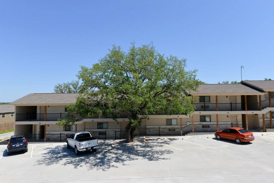 More Photos Of 1609 N Hill St, Three Rivers Apartments For Sale
