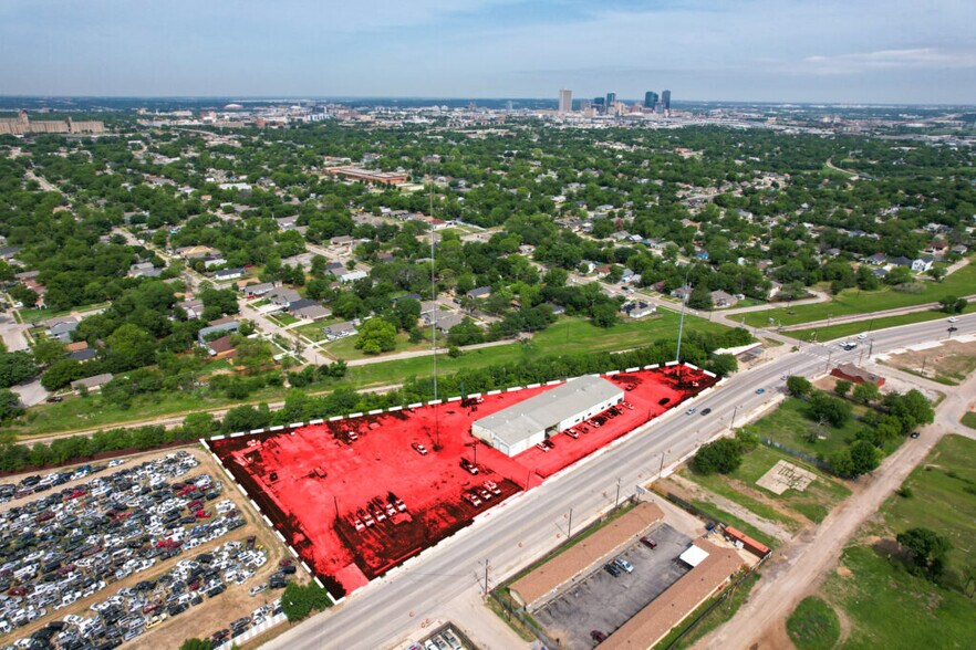 More Photos Of 2100 S Riverside Dr, Fort Worth Distribution For Lease