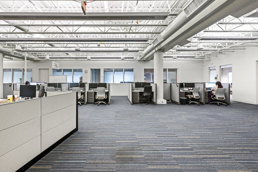 More Photos Of 6015 31st St E, Bradenton Office For Sale