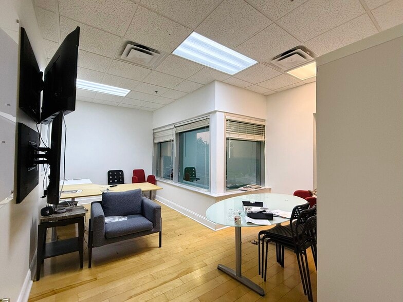 More Photos Of 6753 Kingspointe Pky, Orlando Warehouse For Sale