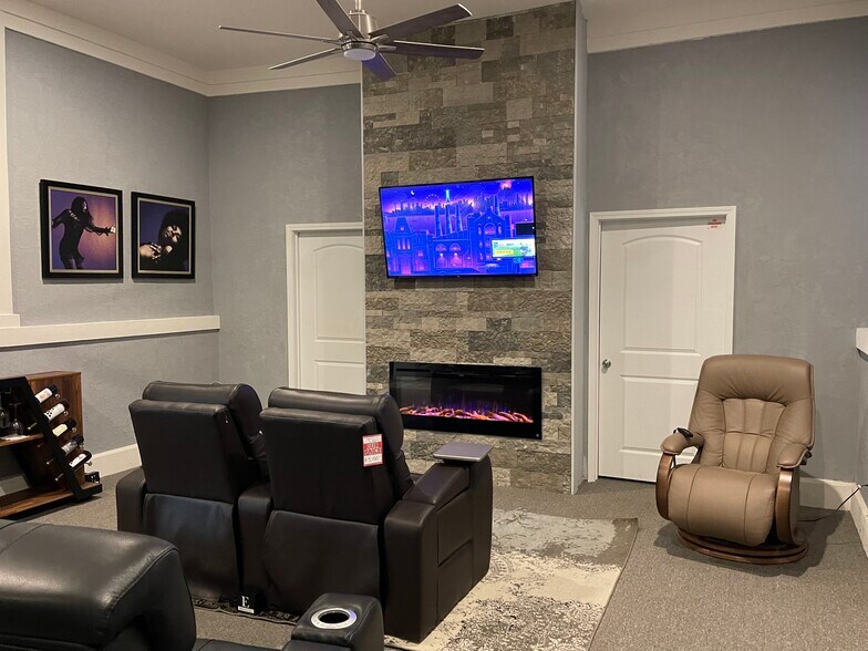 More Photos Of 29 Eglin Pky SE, Fort Walton Beach Freestanding For Sale