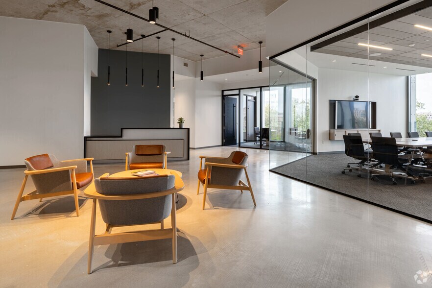 More Photos Of 203 W 10th St, Austin Office For Lease