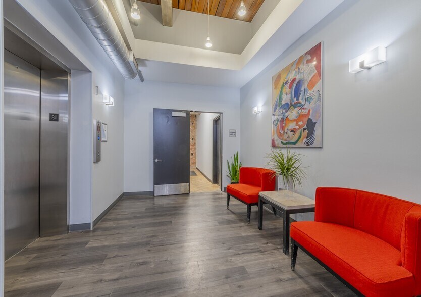 More Photos Of 520 W Erie St, Chicago Office For Sale