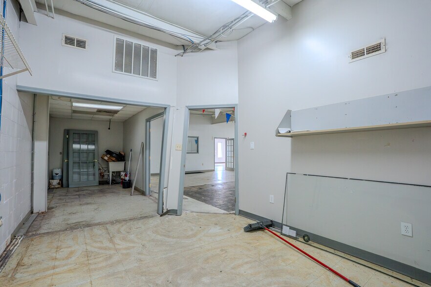 More Photos Of 804 Beltline Rd SW, Decatur Freestanding For Lease