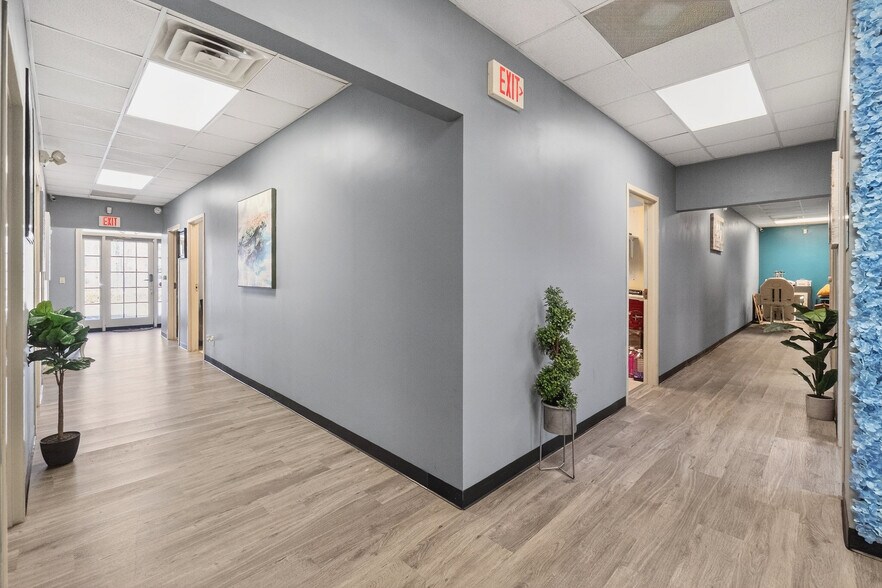 More Photos Of 3210 Prosperity Church Rd, Charlotte Office For Sale