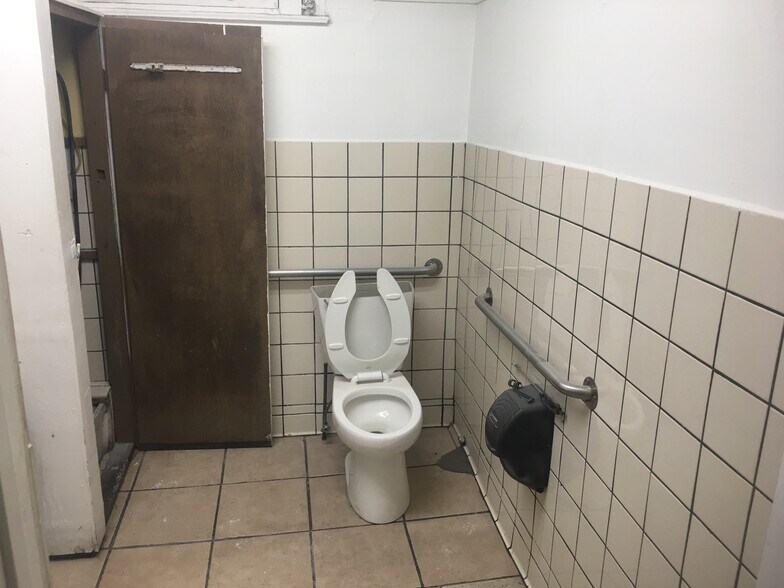 More Photos Of 35 6th St, San Francisco Hotel For Lease