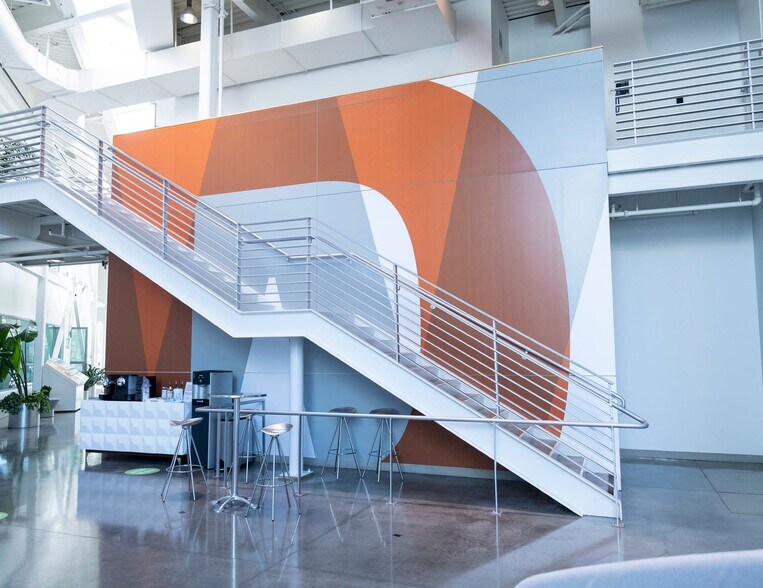 More Photos Of 2201 Corporate Center Dr, Newbury Park Research And Development For Lease