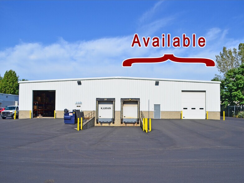 More Photos Of 2333-2335 W 50th St, Erie Warehouse For Lease