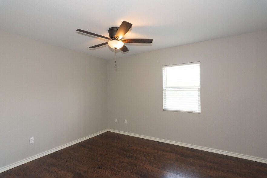 More Photos Of 114 Scofield Ave, Johnson City Apartments For Sale
