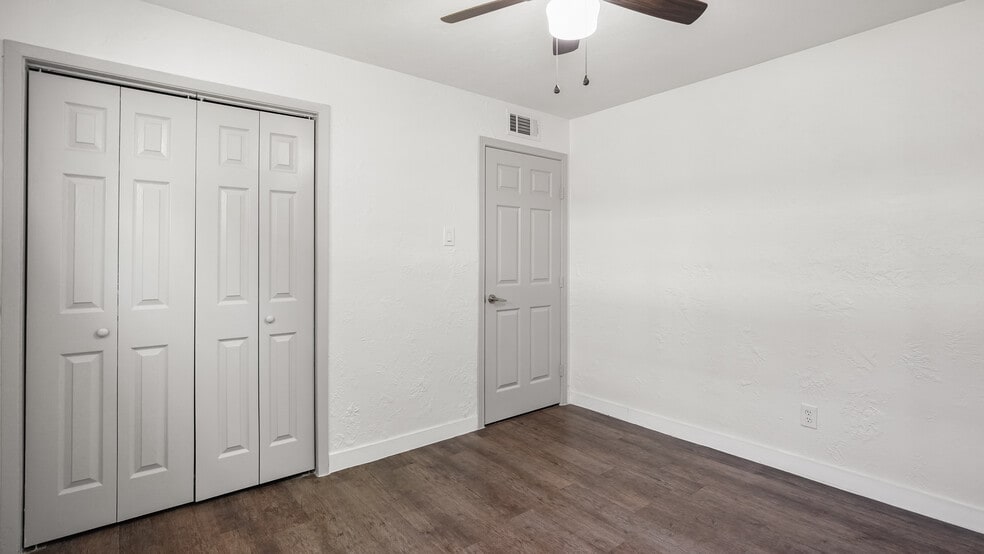 More Photos Of 2819 Berry St, Houston Apartments For Sale