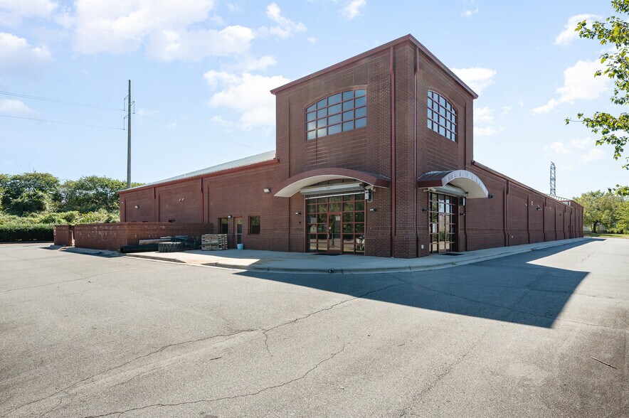 More Photos Of 10030 Callabridge Ct, Charlotte Freestanding For Sale