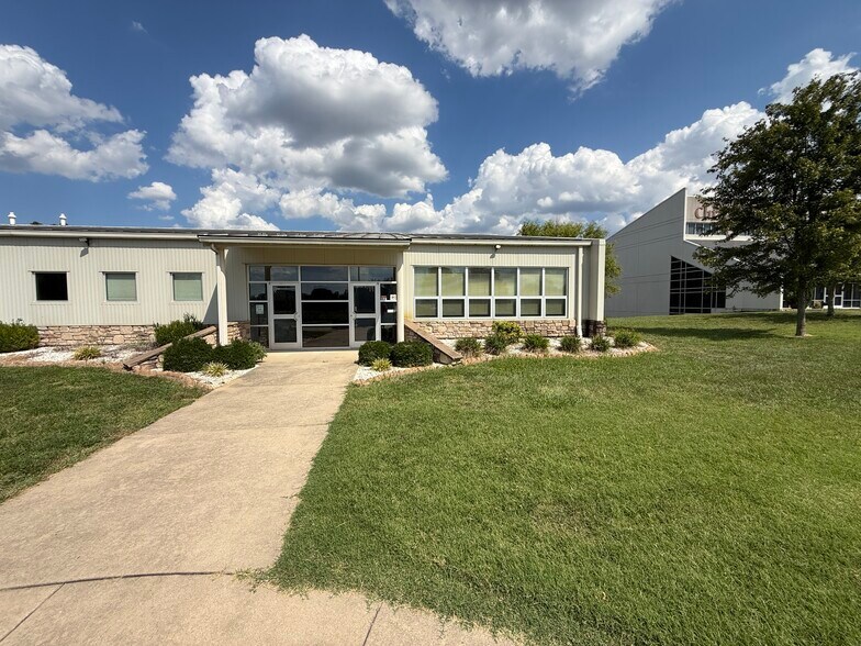 More Photos Of 810 Soldiers Way, Evansville Schools For Sale